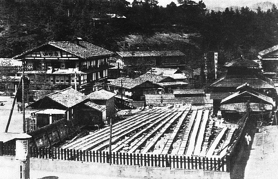 The Yubatake in the Taishō era, with rows of channels behind a wooden fence